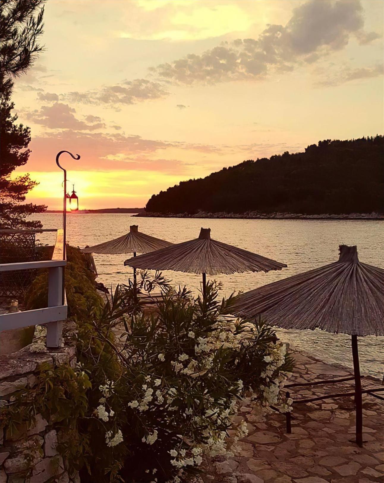 Holiday Home Sunny Side Vela Luka Bagian luar foto